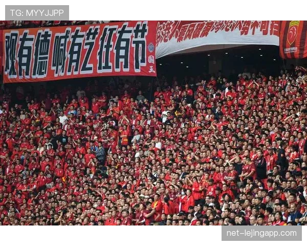 上海海港领跑中超榜首卫冕冠军面临密集赛程考验 上海海港领跑中超榜首卫冕冠军面临密集赛程考验